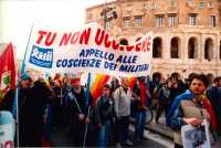 Striscione: Tu non uccidere, appello alle coscienze dei militari